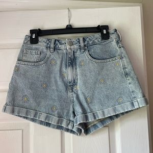 Pacsun Mom Shorts with a flower design Size 26